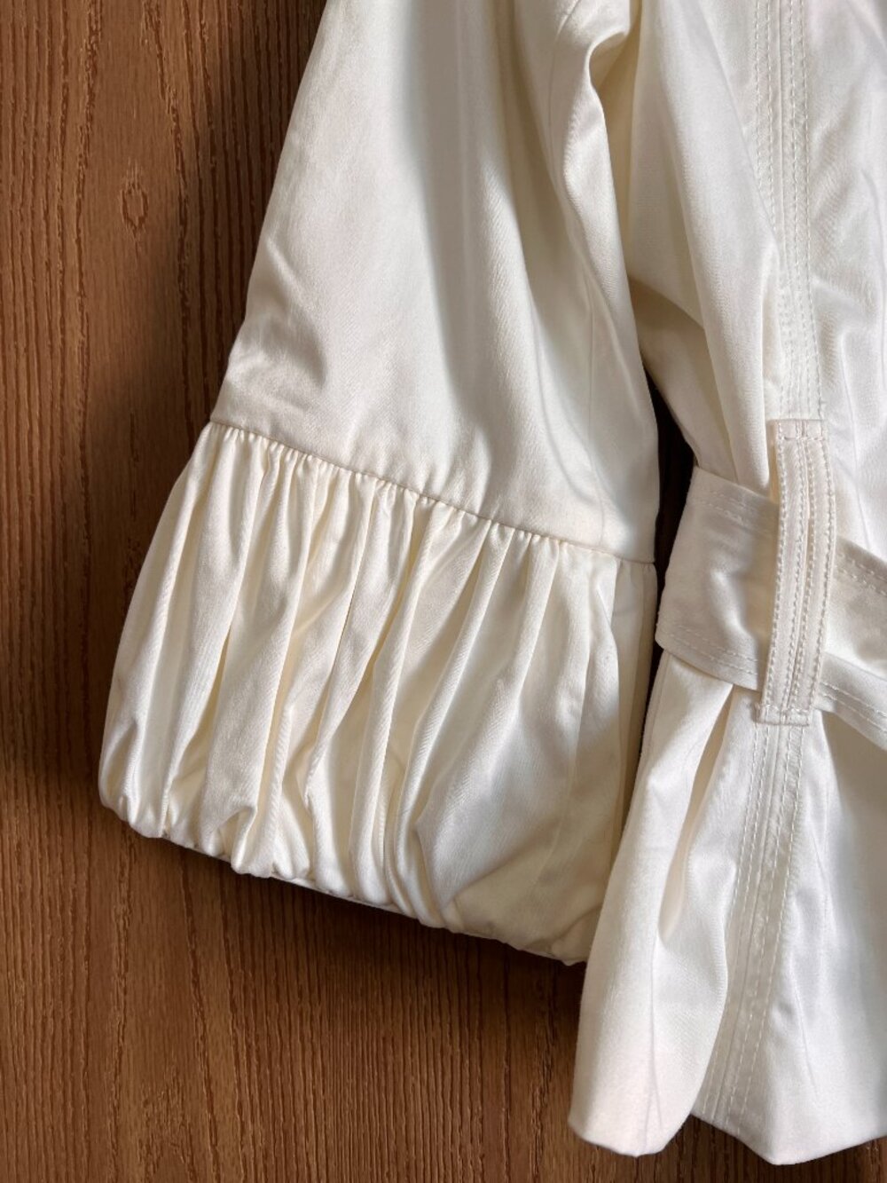 Cartise Off-White Ruched Statement Jacket - Picture 4 of 7